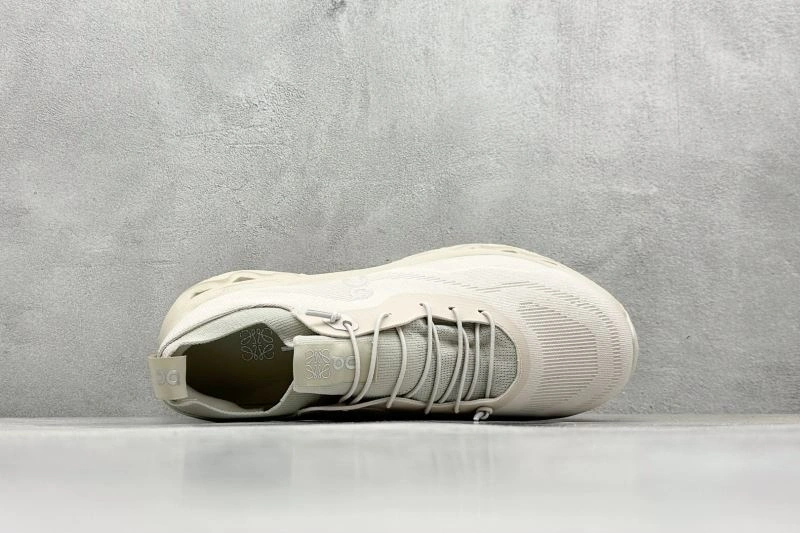 On Running Shoes Bold 3034