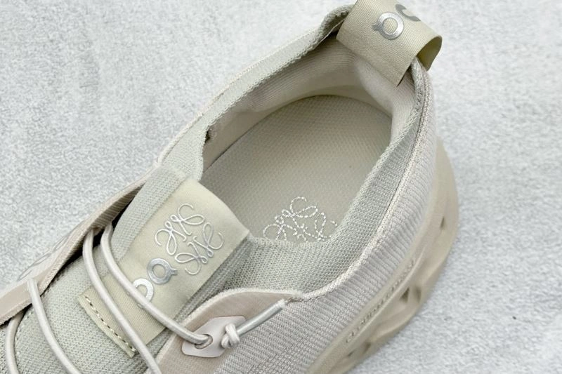 On Running Shoes Bold 3034