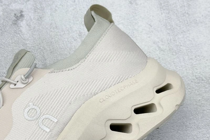 On Running Shoes Bold 3034