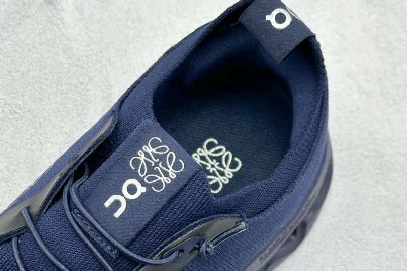On Running Shoes Timeless 3044