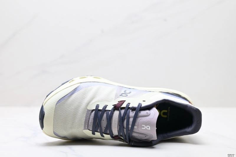 On Running Shoes Flexible 2001