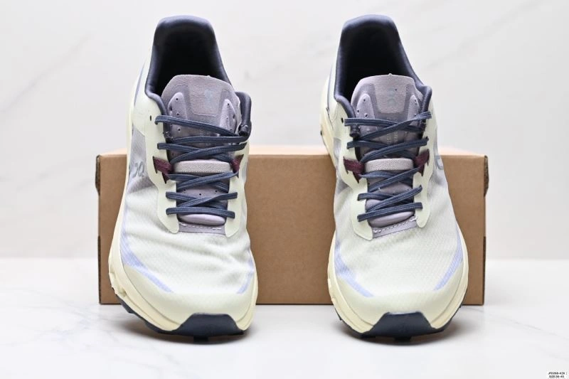 On Running Shoes Flexible 2001