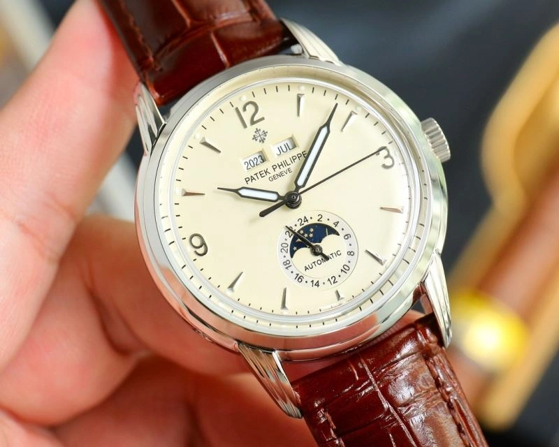 Compact PATEK PHILIPPE Watches 197969
