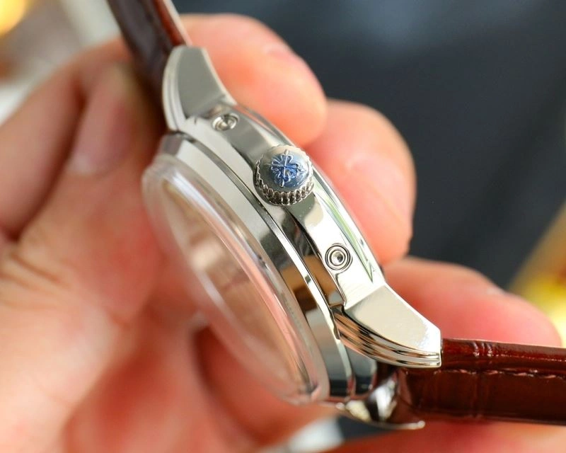Compact PATEK PHILIPPE Watches 197969