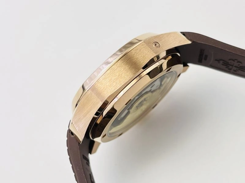 Sporty PATEK PHILIPPE Watches 197447