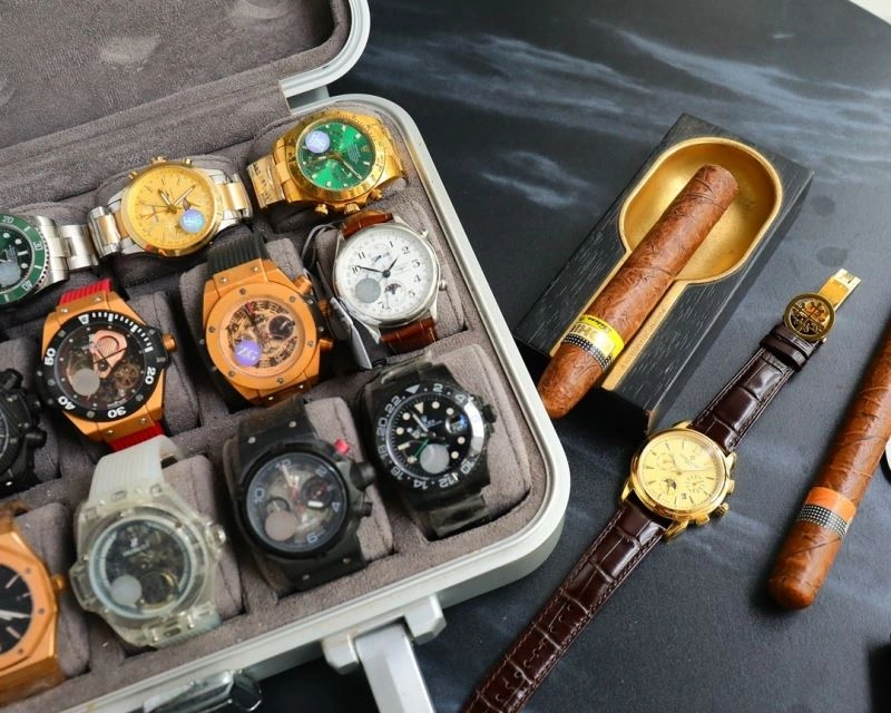 Compact PATEK PHILIPPE Watches 197358