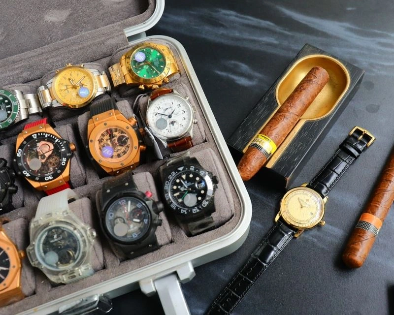 Neat PATEK PHILIPPE Watches 197354
