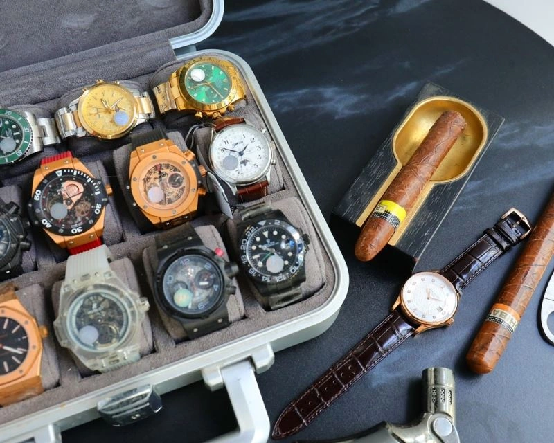 Snug PATEK PHILIPPE Watches 196375