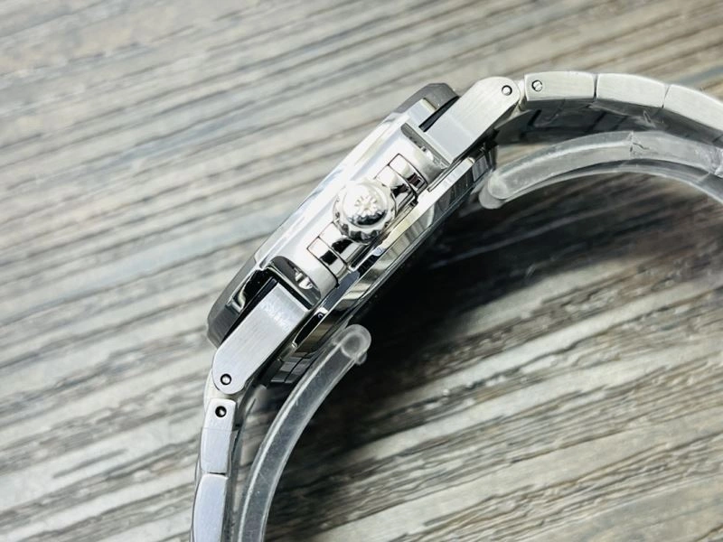 Bold PATEK PHILIPPE Watches 196365