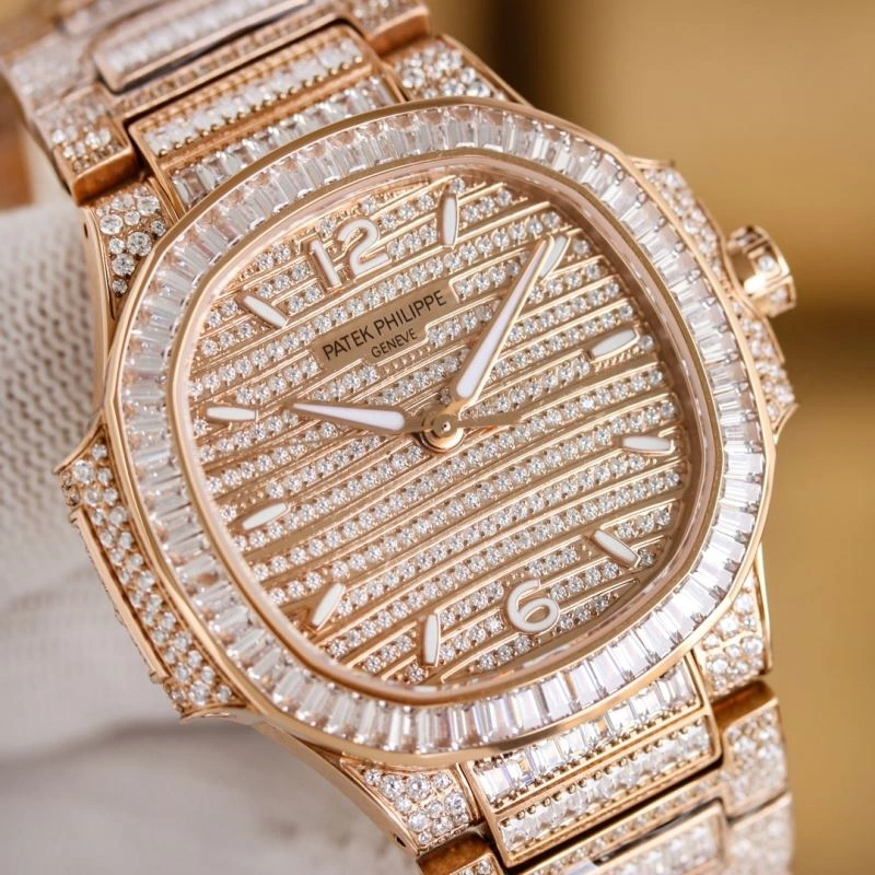 Sleek PATEK PHILIPPE Watches 196245