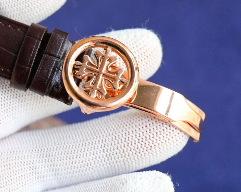 Sleek PATEK PHILIPPE Watches 196107