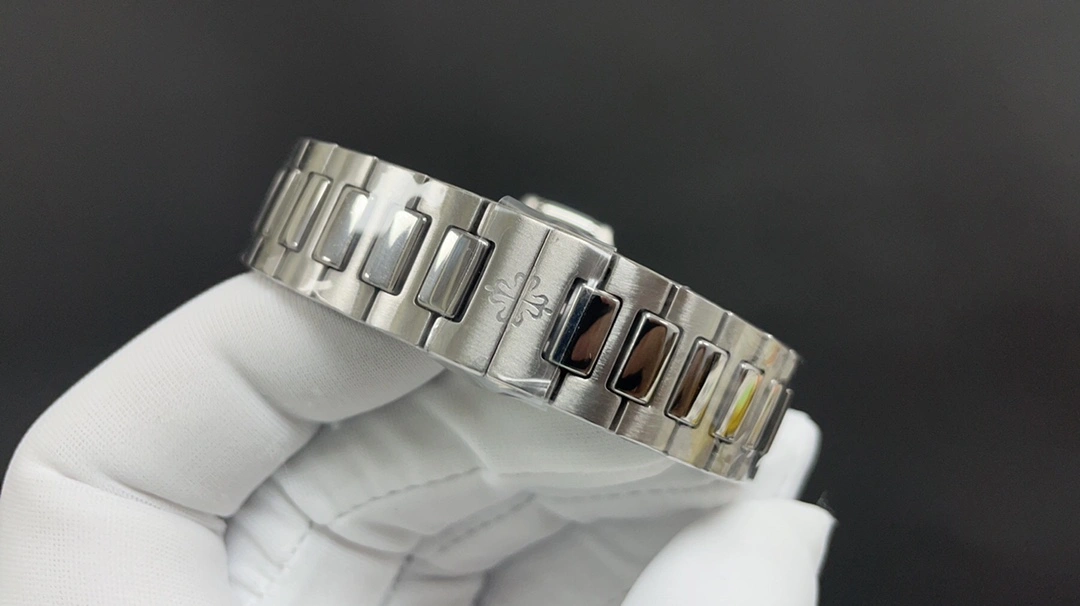 Compact PATEK PHILIPPE Watches 194875
