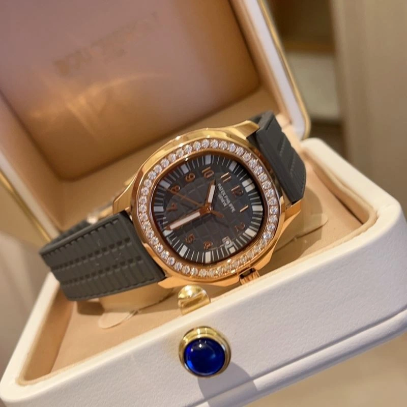 Compact PATEK PHILIPPE Watches 194451