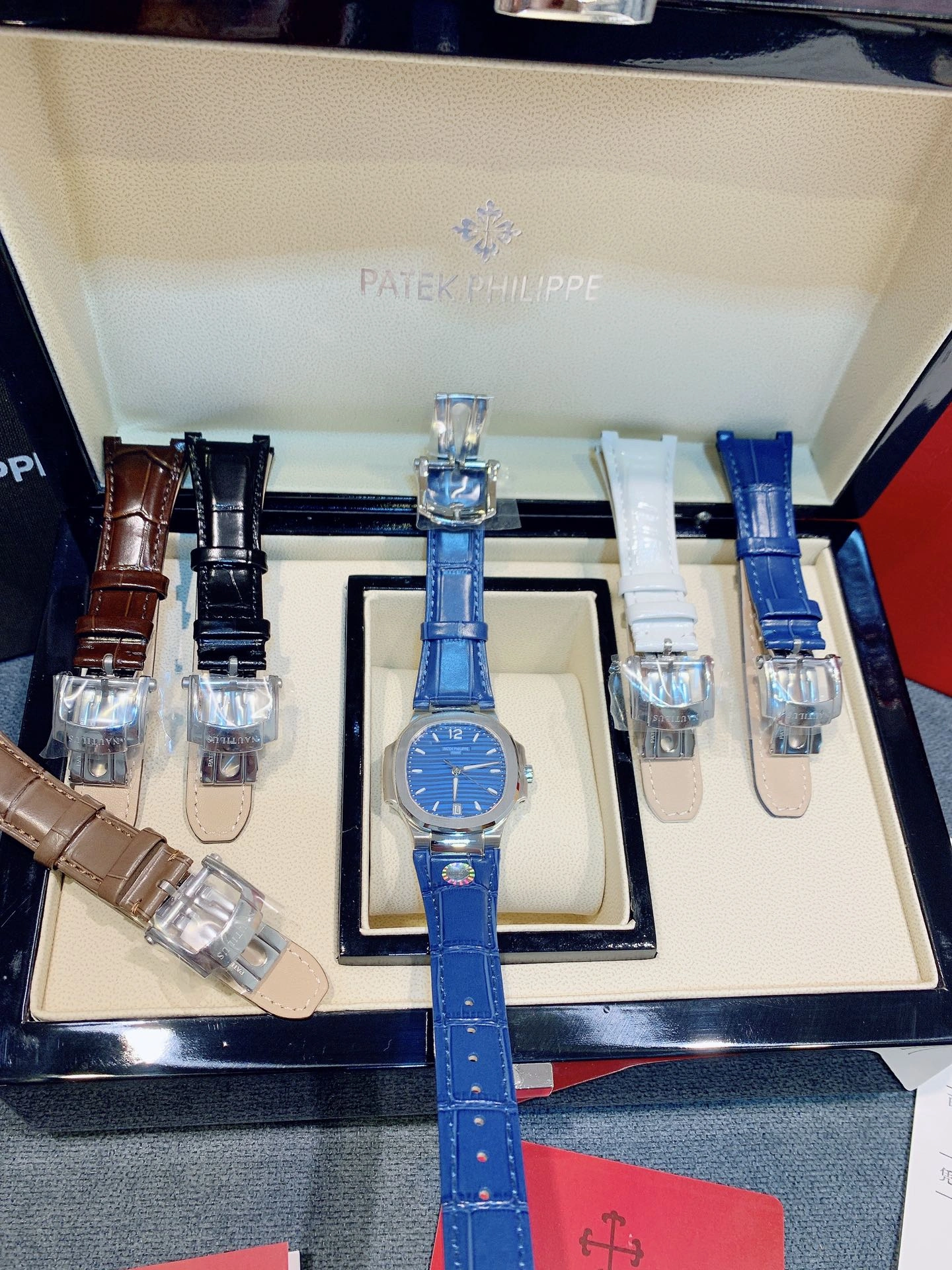 UrbanChic PATEK PHILIPPE Watches 195834