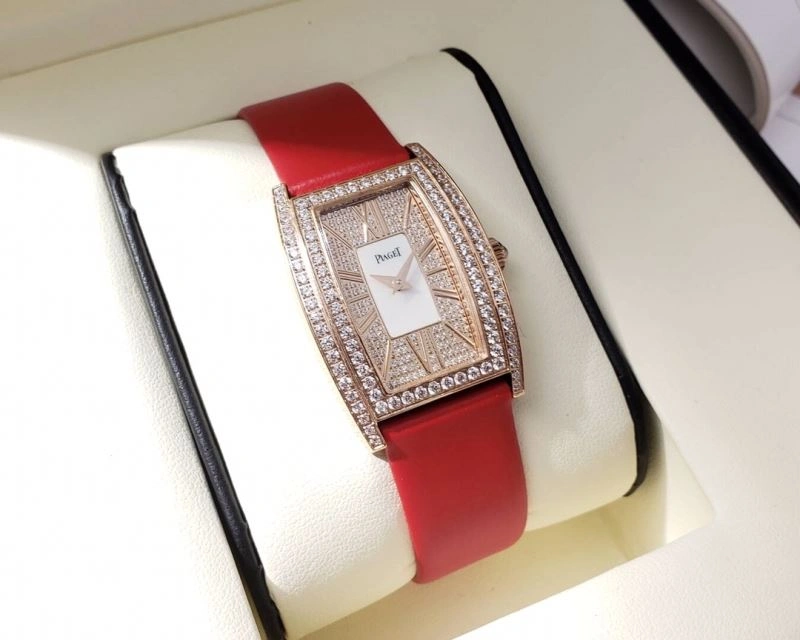 Sporty PIAGET Watches 198411