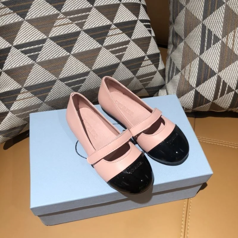 Sleek PRADA SHOES 30144