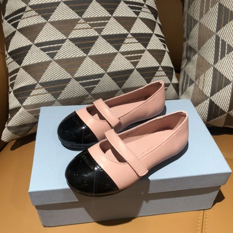 Sleek PRADA SHOES 30144