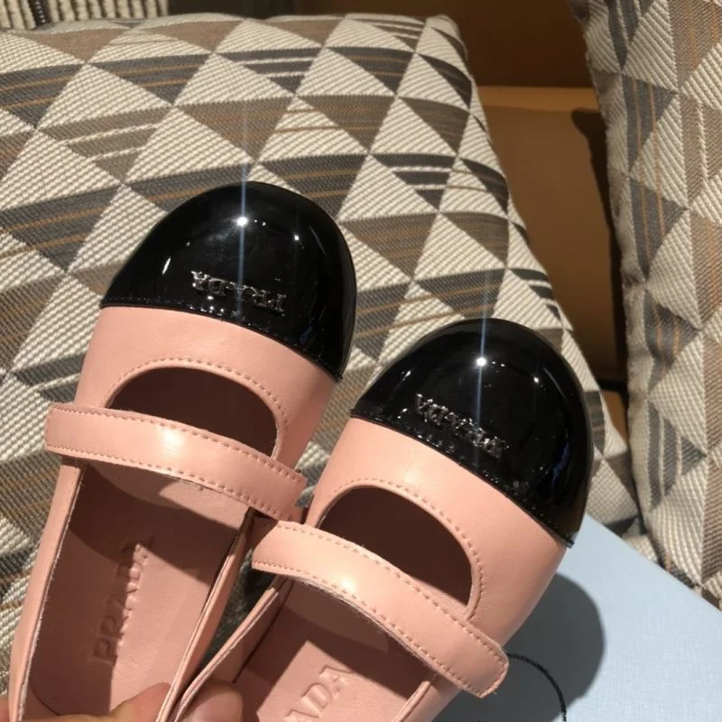 Sleek PRADA SHOES 30144