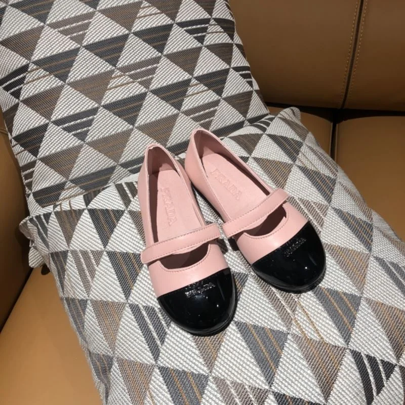 Sleek PRADA SHOES 30144