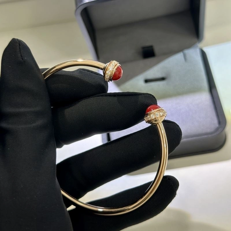 WellDesigned Piaget Bracelets 212852