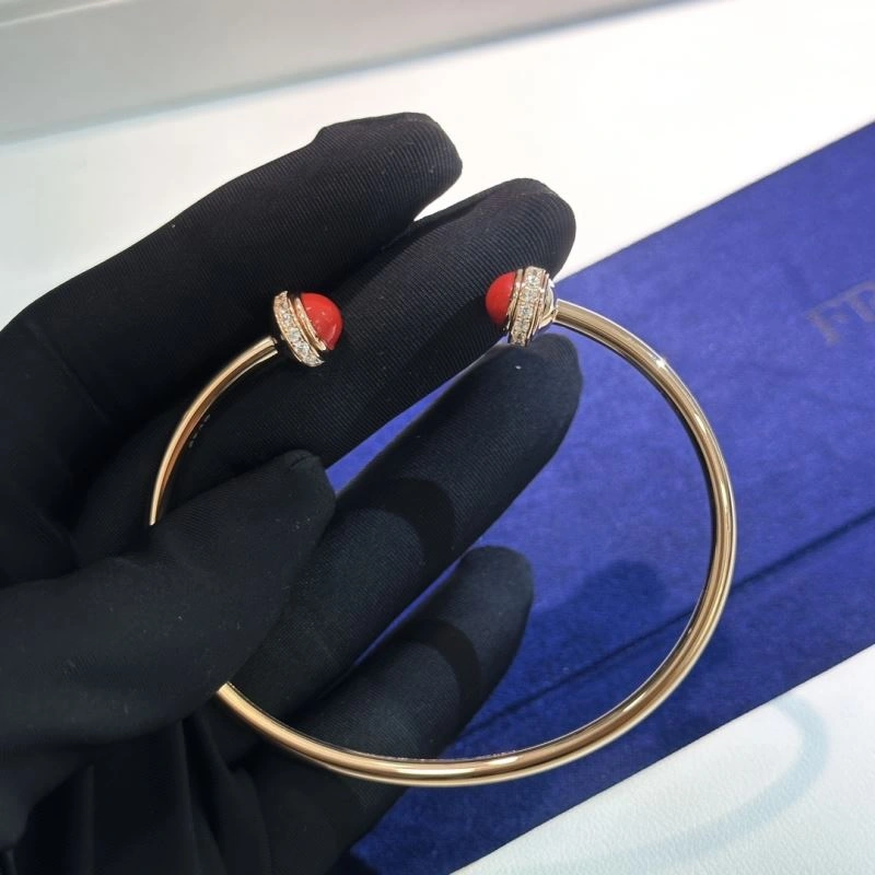 WellDesigned Piaget Bracelets 212852