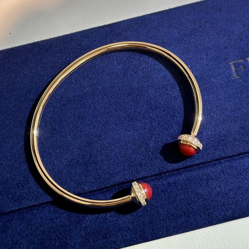 WellDesigned Piaget Bracelets 212852