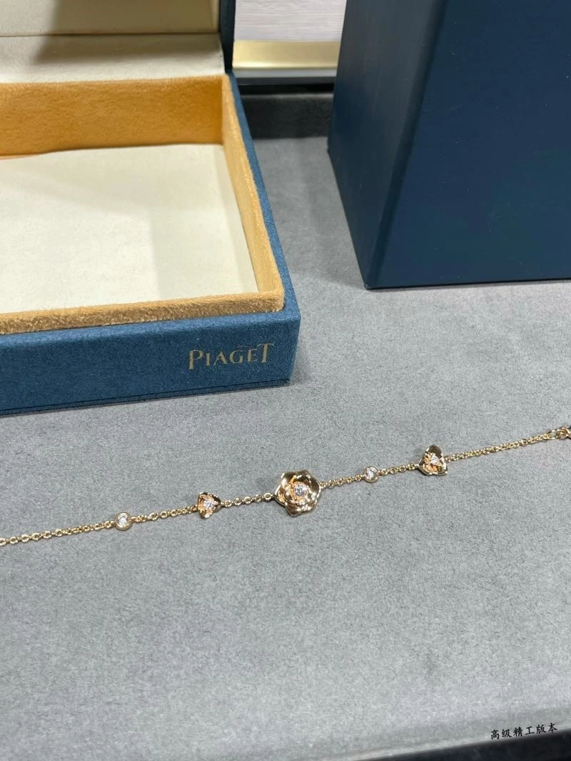 Contemporary Piaget Bracelets 210495