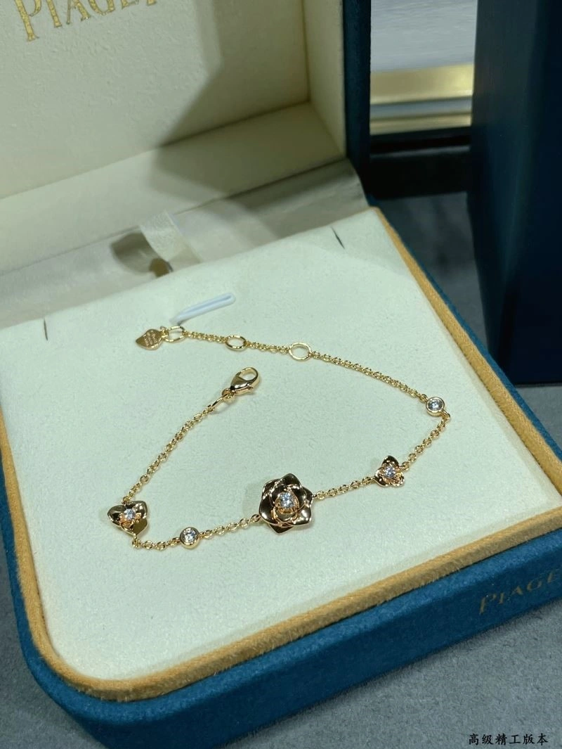 Contemporary Piaget Bracelets 210495
