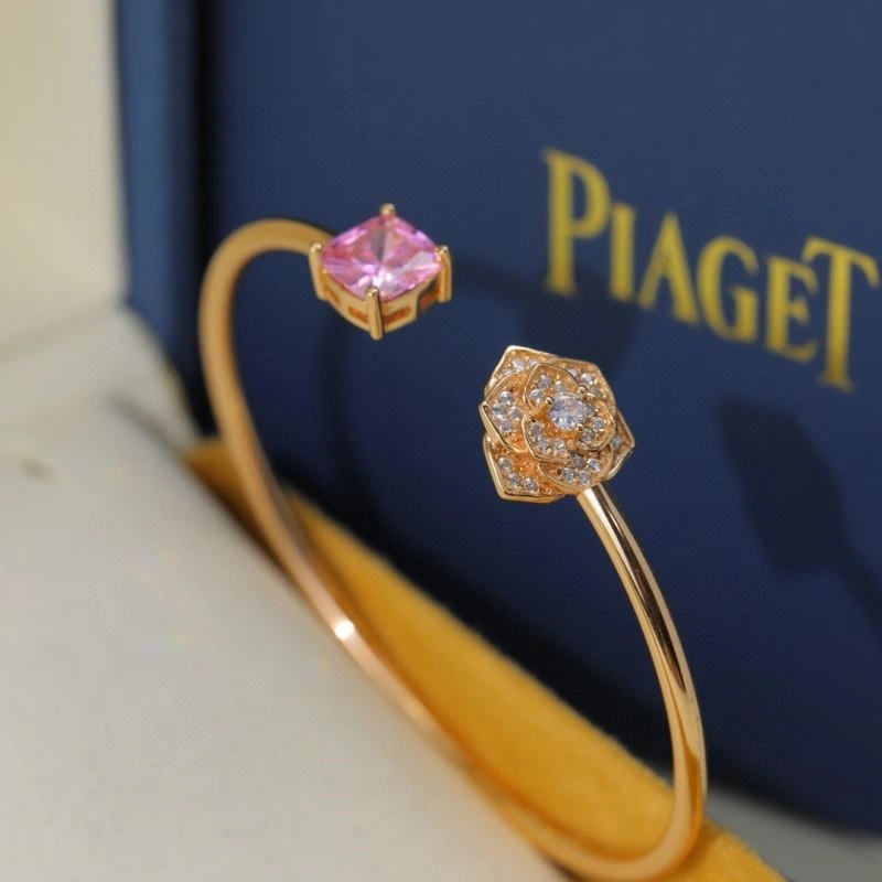 Supportive Piaget Bracelets 210488