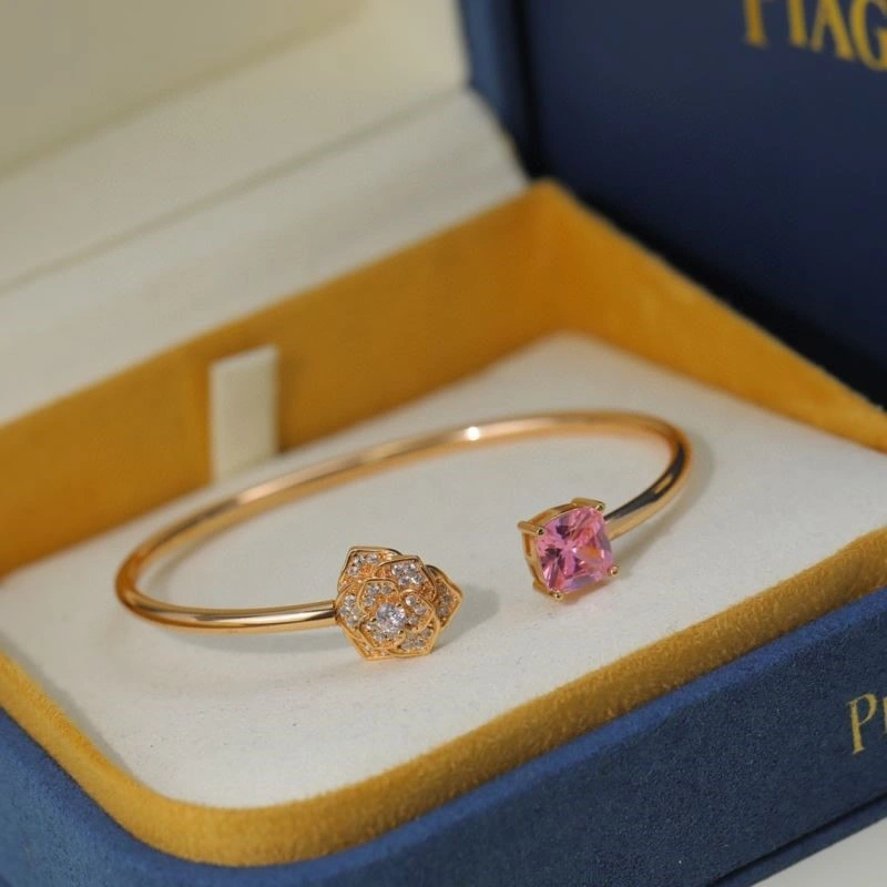 Supportive Piaget Bracelets 210488