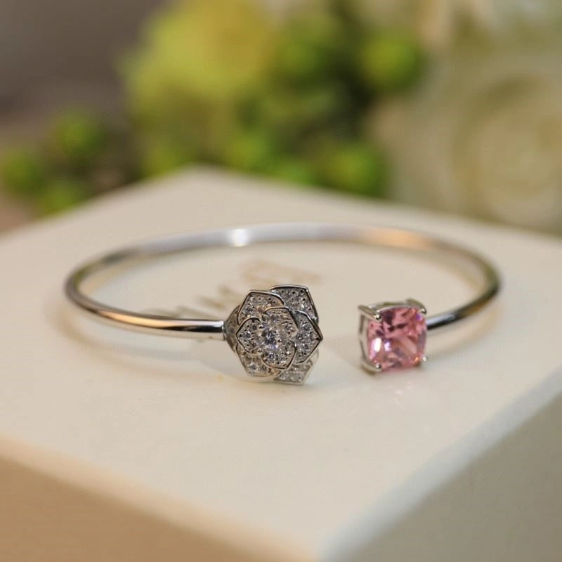 Refined Piaget Bracelets 210500