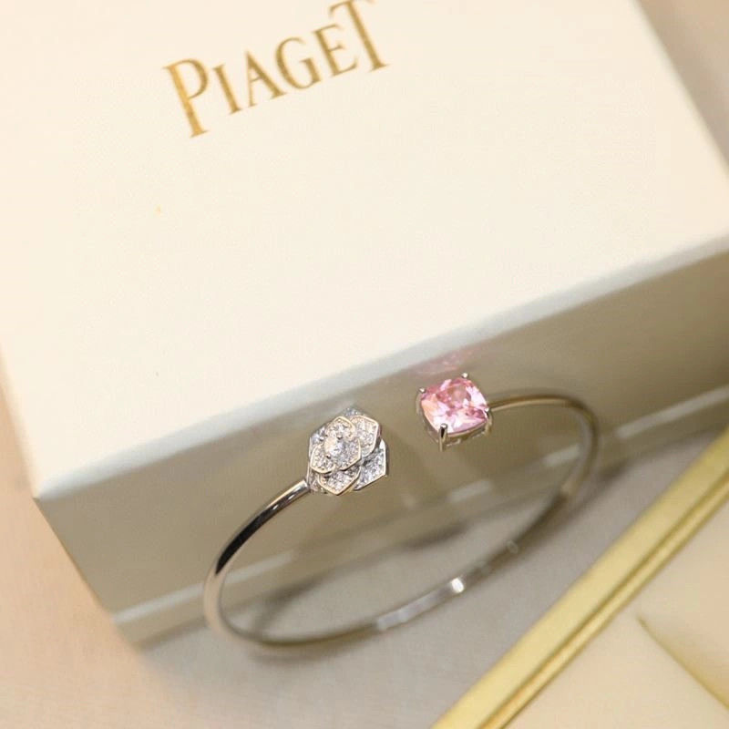 Refined Piaget Bracelets 210500