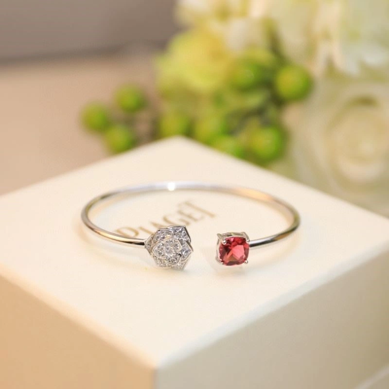 Refined Piaget Bracelets 210500