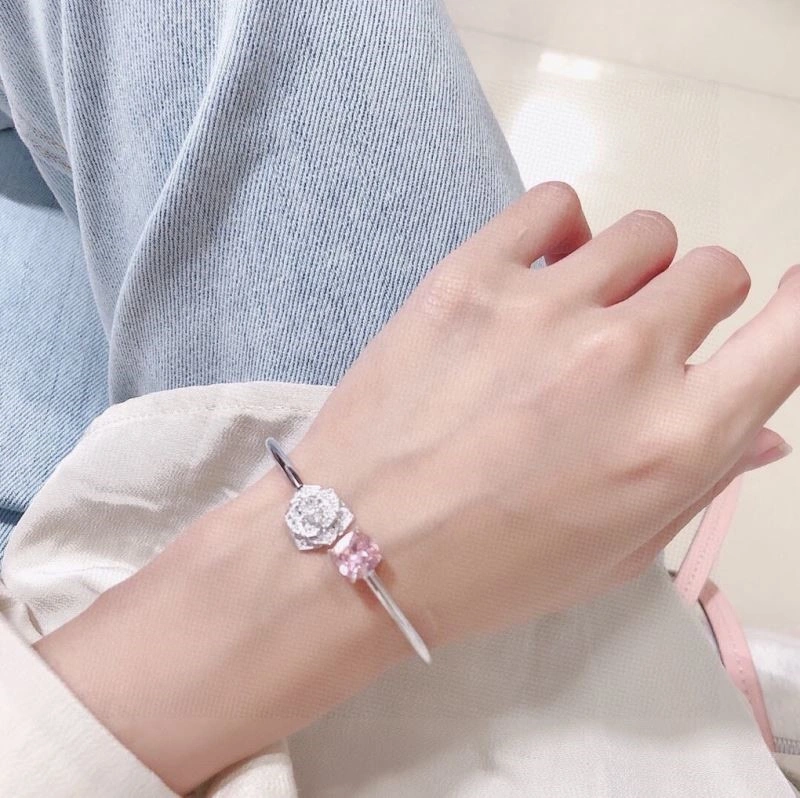 Refined Piaget Bracelets 210500