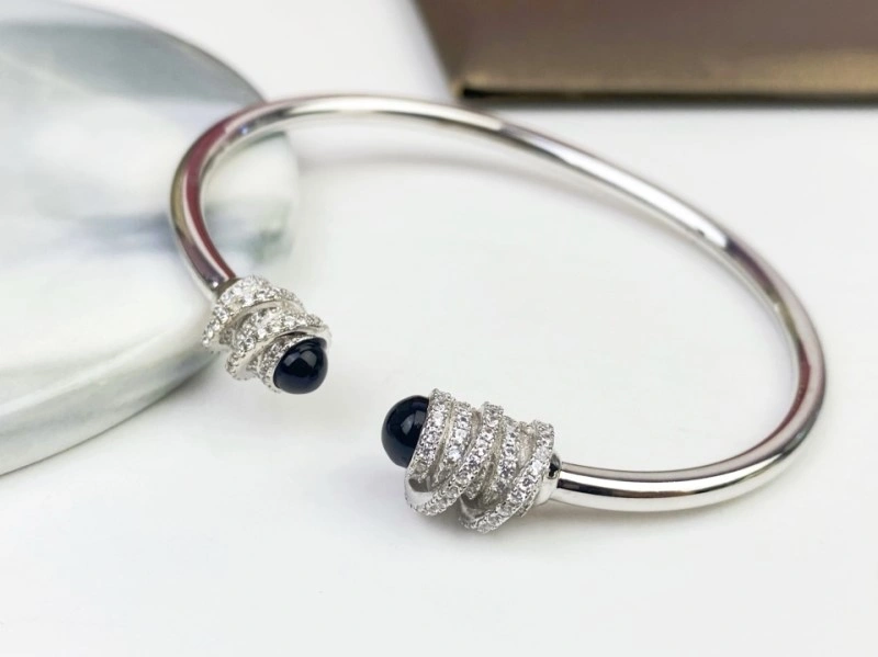 Bold Piaget Bracelets 208514