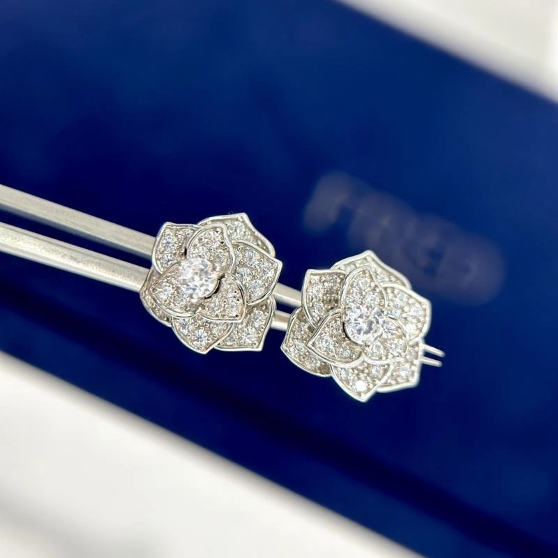 Piaget Earrings Stretchable 213842