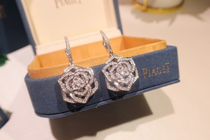 Piaget Earrings Resilient 213840