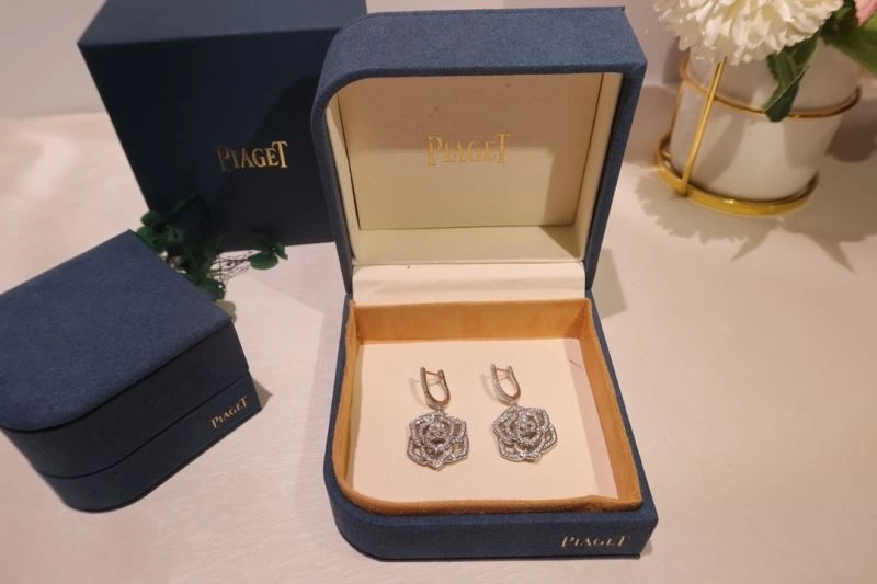 Piaget Earrings Resilient 213840