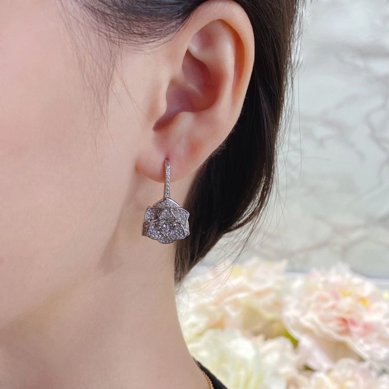 Piaget Earrings Tailored 210475