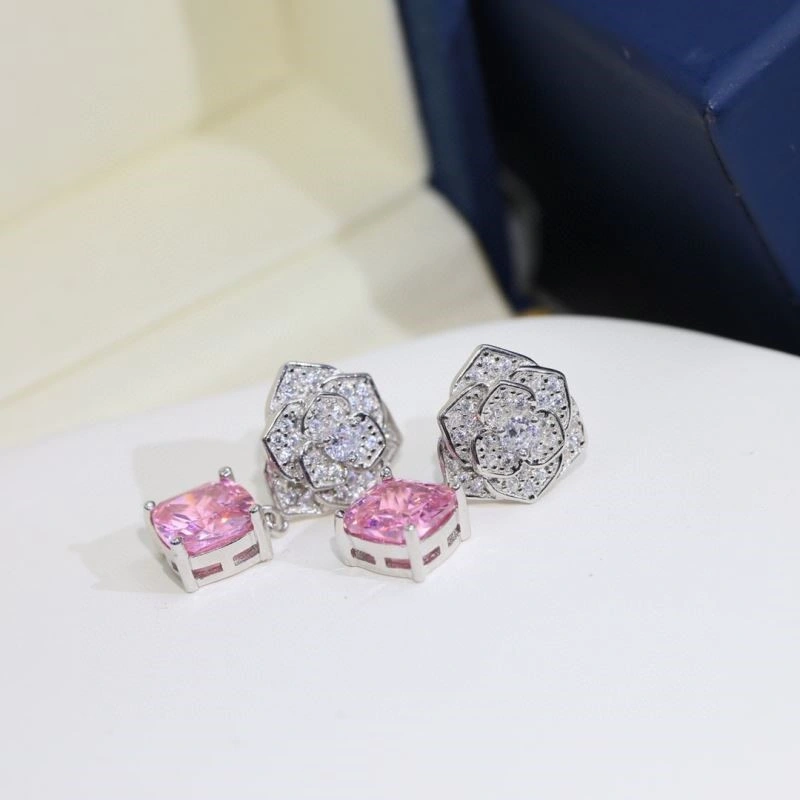 Piaget Earrings Classic 210542