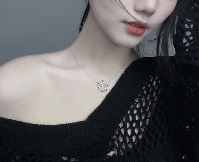 Sporty Piaget Necklaces 211776