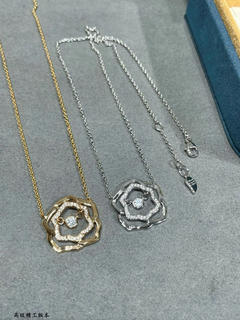 Sporty Piaget Necklaces 211776