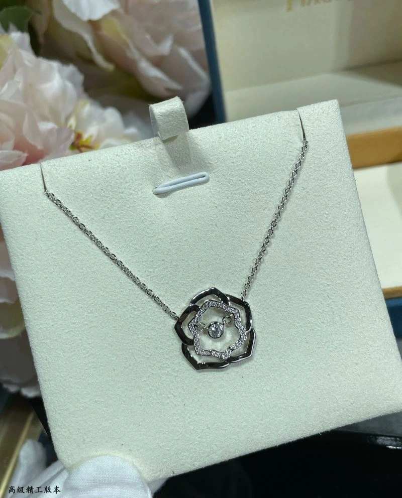 Sporty Piaget Necklaces 211776