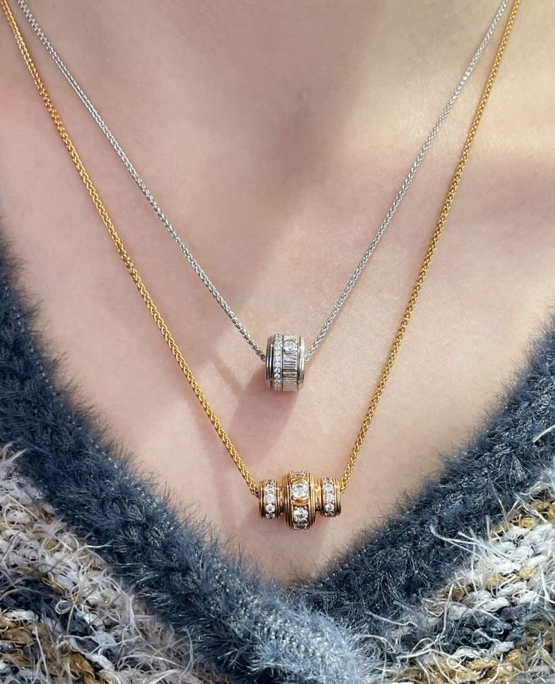 Compact Piaget Necklaces 210472