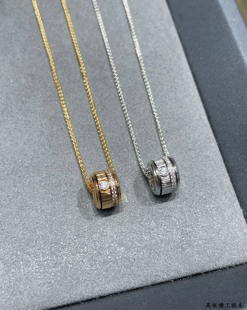 Compact Piaget Necklaces 210472