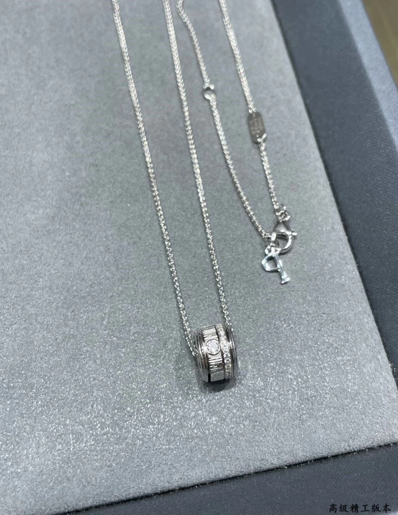 Compact Piaget Necklaces 210472