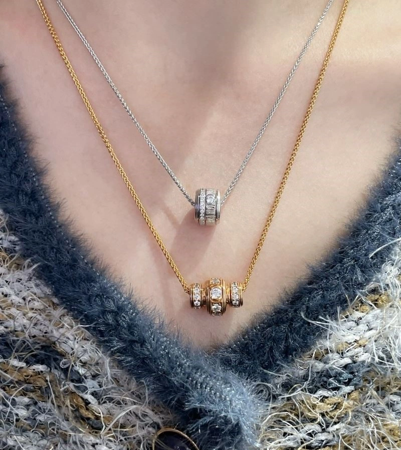 Piaget Necklaces Sporty 210470