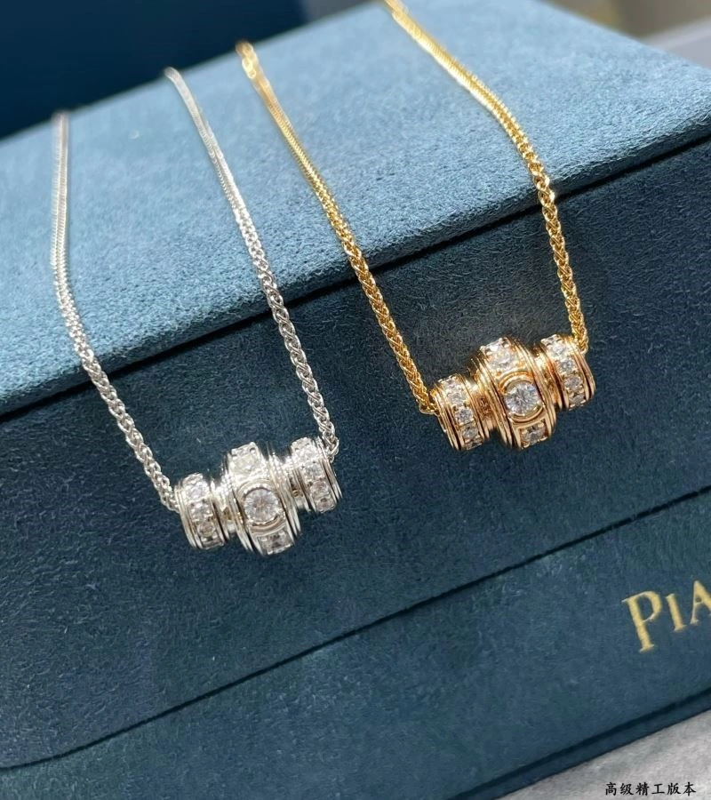 Piaget Necklaces Sporty 210470