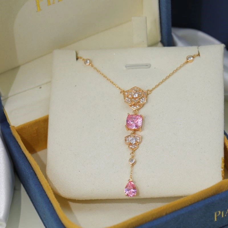 Piaget Necklaces Modern 210490