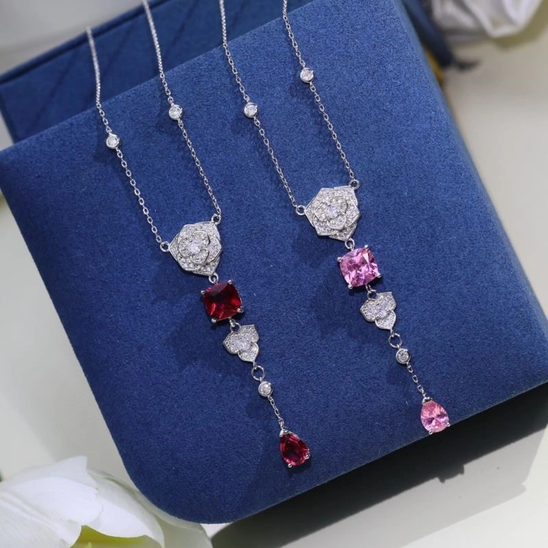 Piaget Necklaces Minimalist 210474